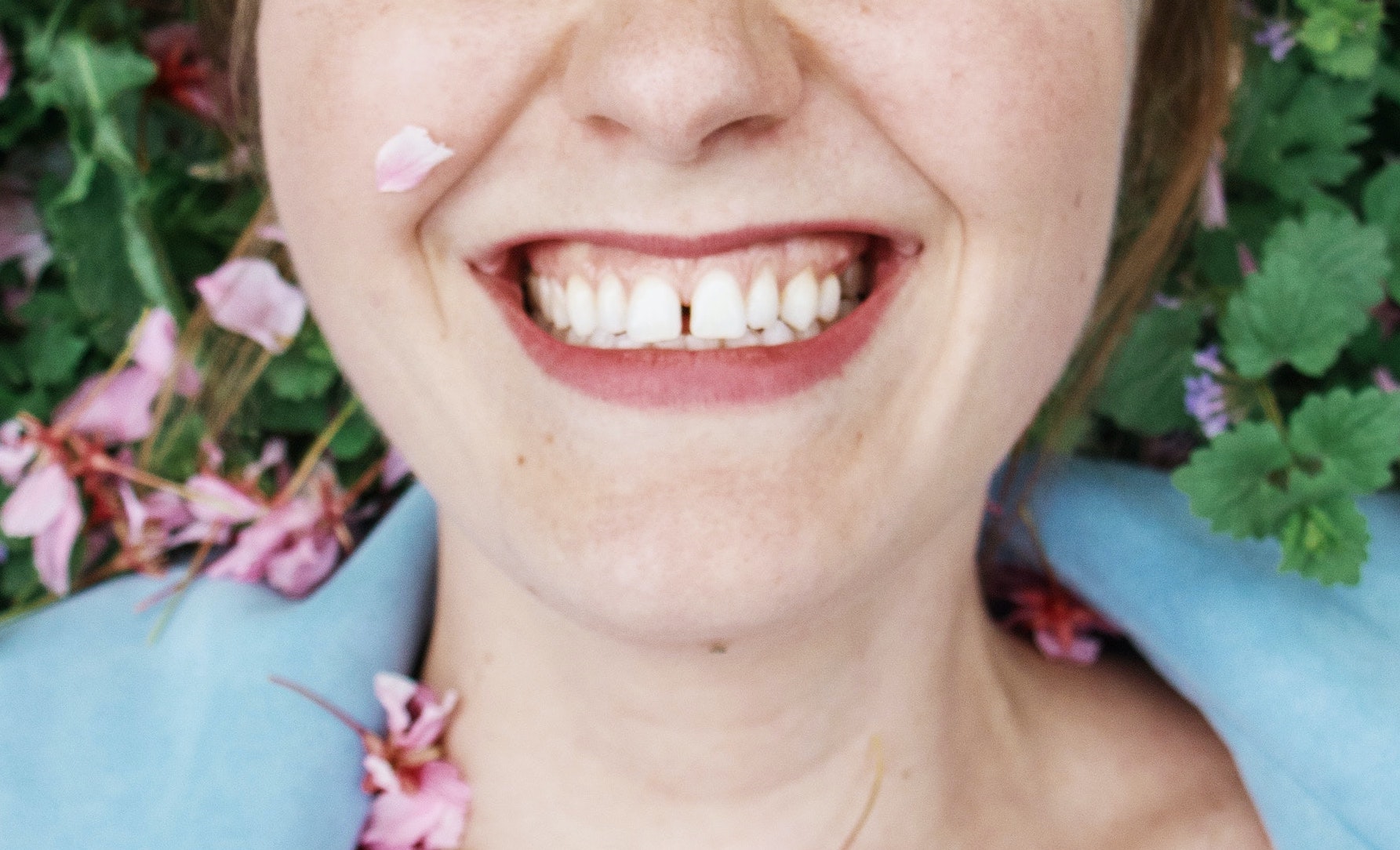 Woman with gapped front teeth using invisalign to close gaps