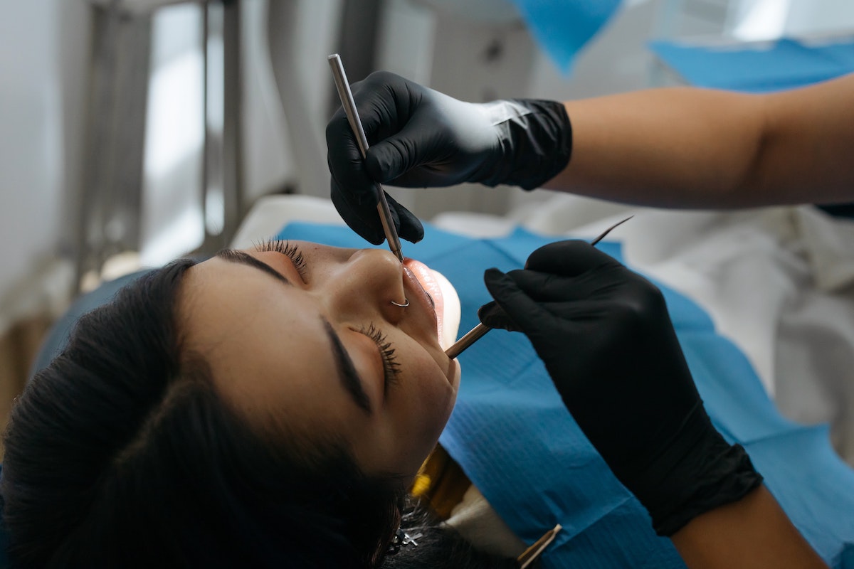Oral surgeon preparing for wisdom tooth extraction