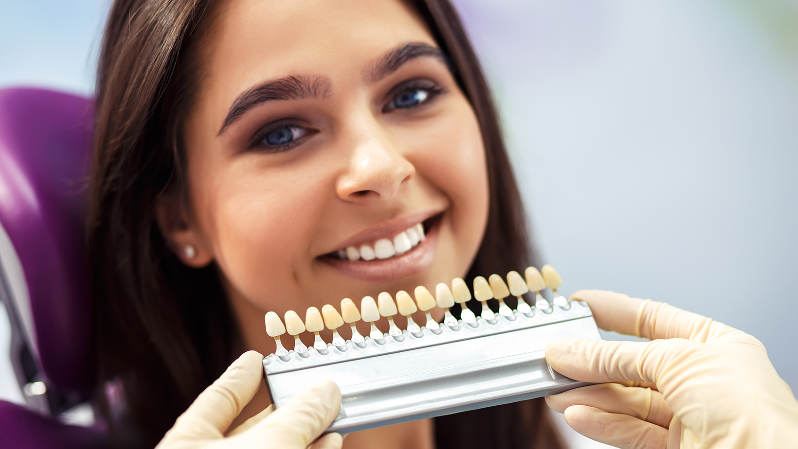 Porcelain Veneers vs. Composite Veneers: Pros and Cons