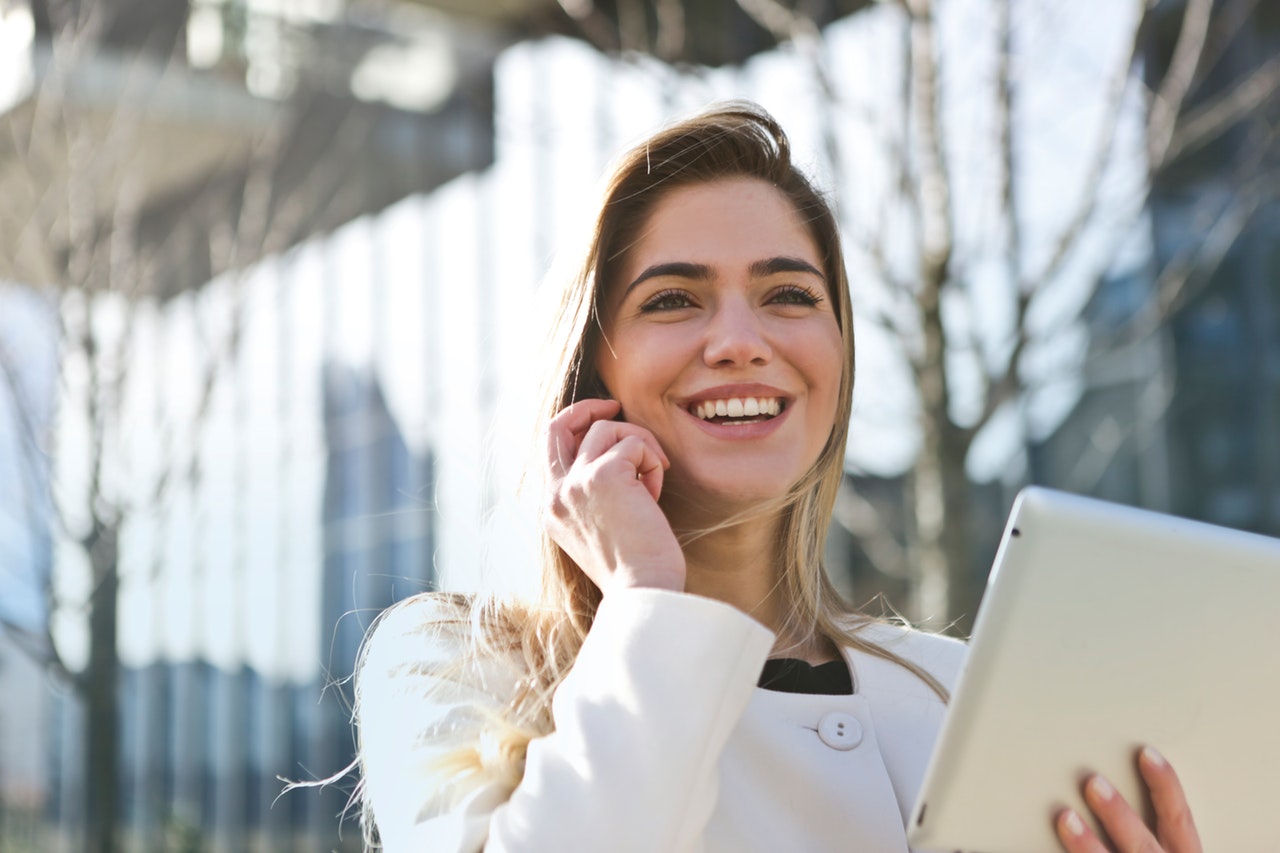 6 Factors in the Debate Over Invisalign vs. Lingual Braces