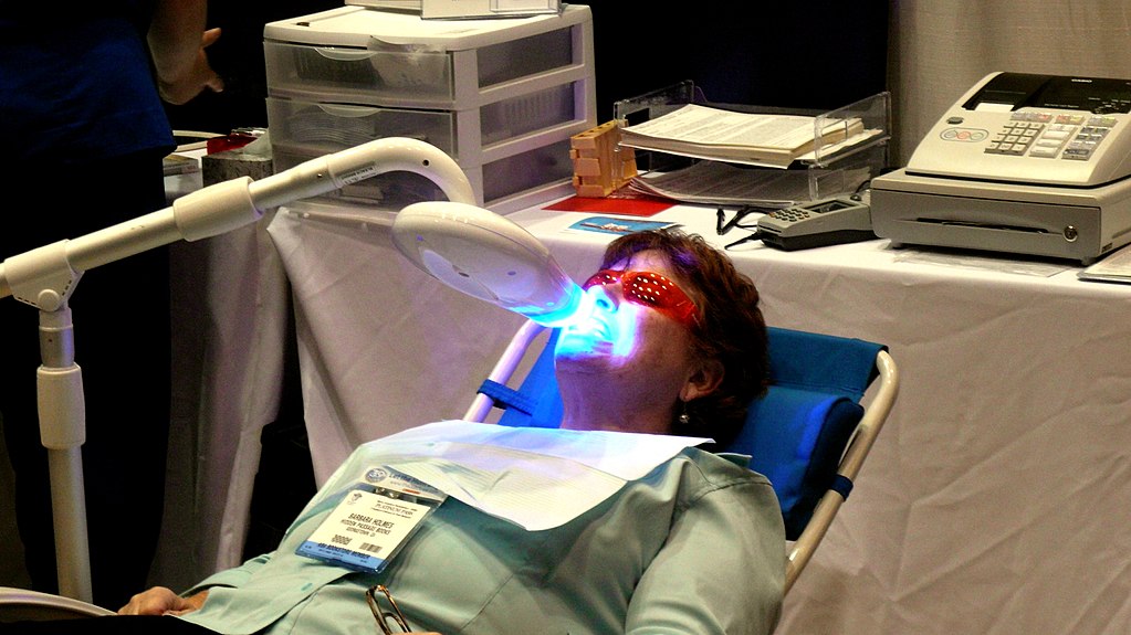 Zoom! vs. Laser Teeth Whitening: Similarities, Differences, and Which